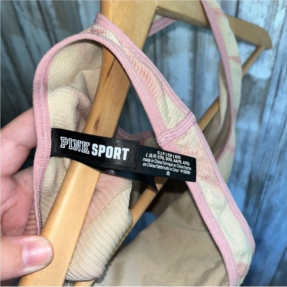 Victoria Sport Pink Dye Seamless Lightly Linned Sports Bra - Picture 4 of 4